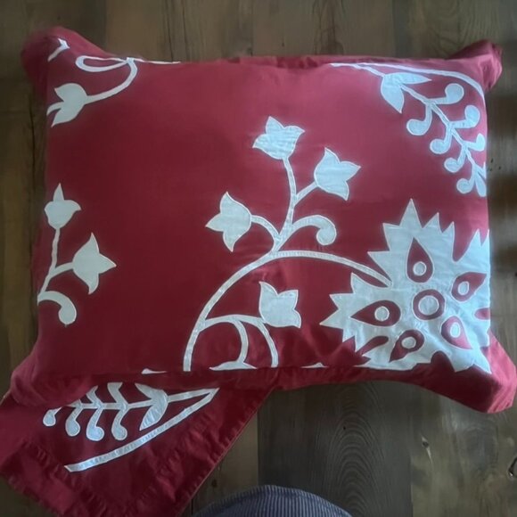 The Chandler Collection Red & White Applique Standard Pillow Shams Cottage Core - Picture 1 of 4